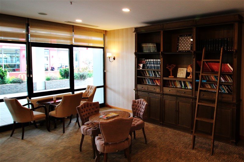 Sarissa Hotel